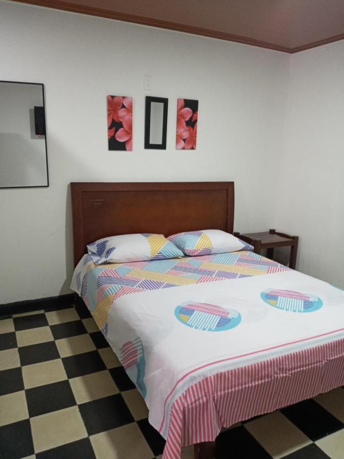 Hospedaje Santa Barbara بوغا المظهر الخارجي الصورة